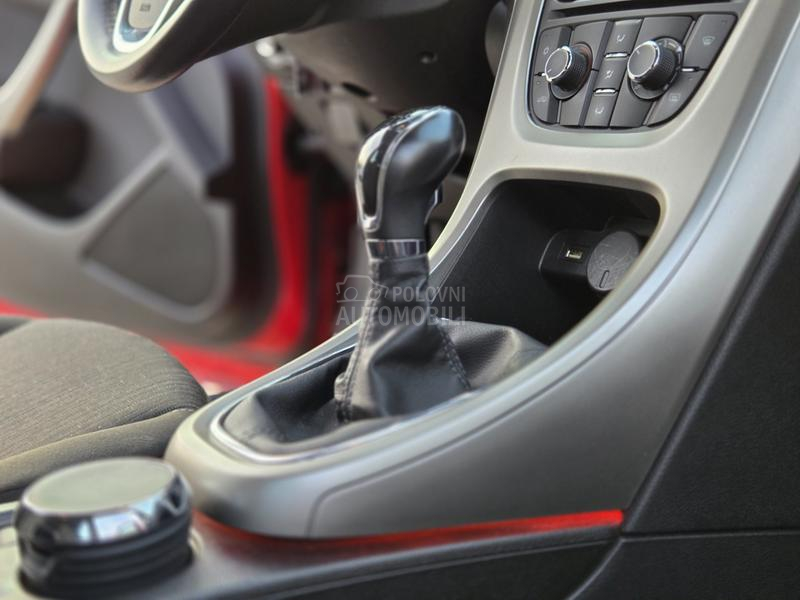 Opel Astra J 1.4 TURBO