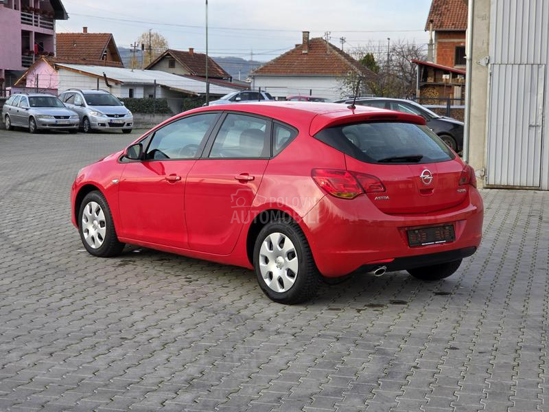 Opel Astra J 1.4 TURBO