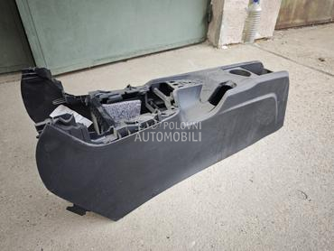 Centralna konzola Pežo 308 T9 za Peugeot 308 od 2014. do 2022. god.