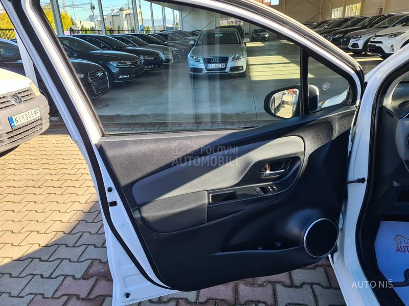 Toyota Yaris 1.5 HYBRID ACTIVE