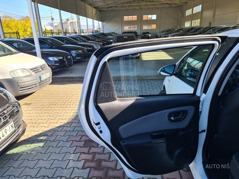 Toyota Yaris 1.5 HYBRID ACTIVE