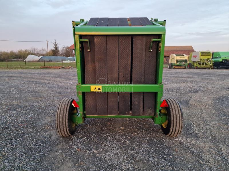 John Deere 545 dva kanapa