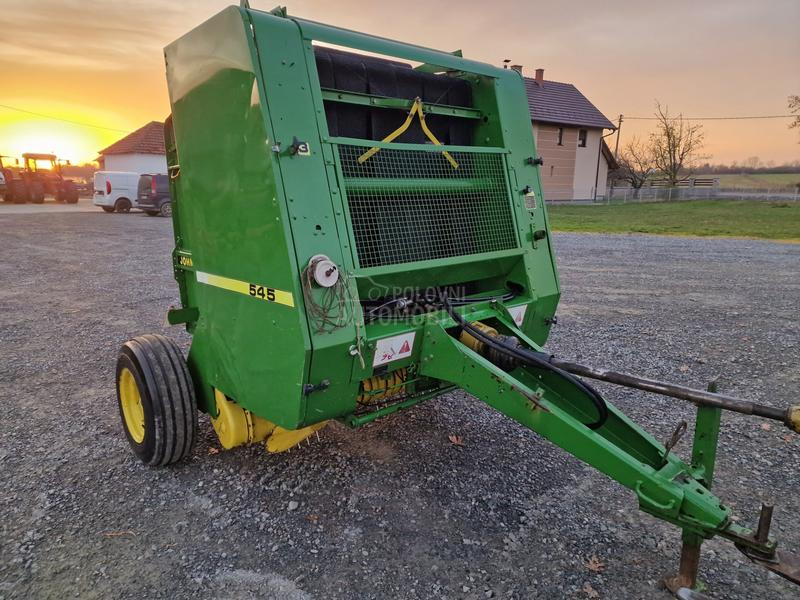 John Deere 545 dva kanapa