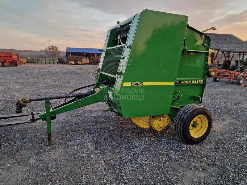 John Deere 545 dva kanapa