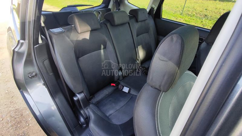 Nissan Qashqai + 2 