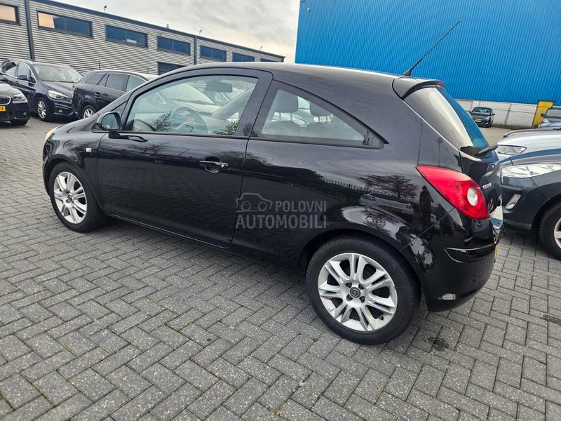 Opel Corsa D 1.2 EcoFlex Cosmo