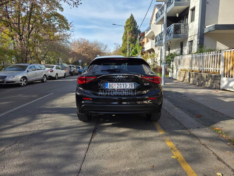 Infiniti Q30 