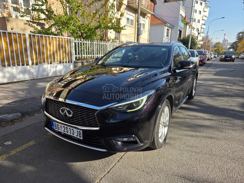 Infiniti Q30 