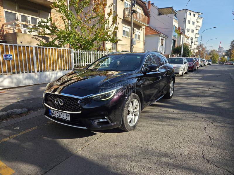 Infiniti Q30 