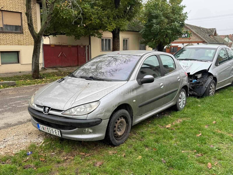 Peugeot 206 2005. god. -  kompletan auto u delovima