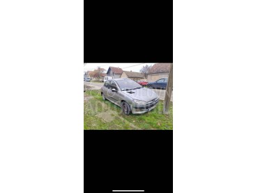 Peugeot 206 2005. god. -  kompletan auto u delovima