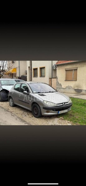 Peugeot 206 2005. god. -  kompletan auto u delovima