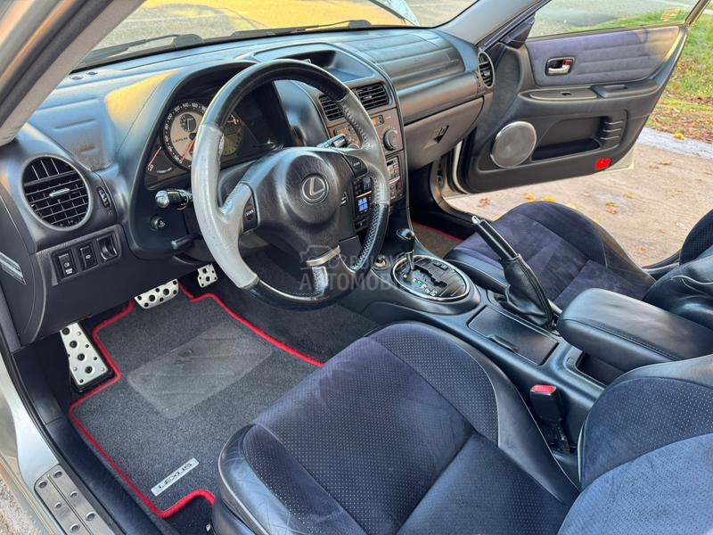 Lexus IS 300 SportCross 2JZ-GE