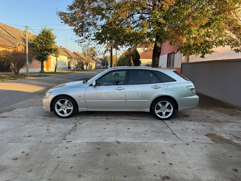 Lexus IS 300 SportCross 2JZ-GE