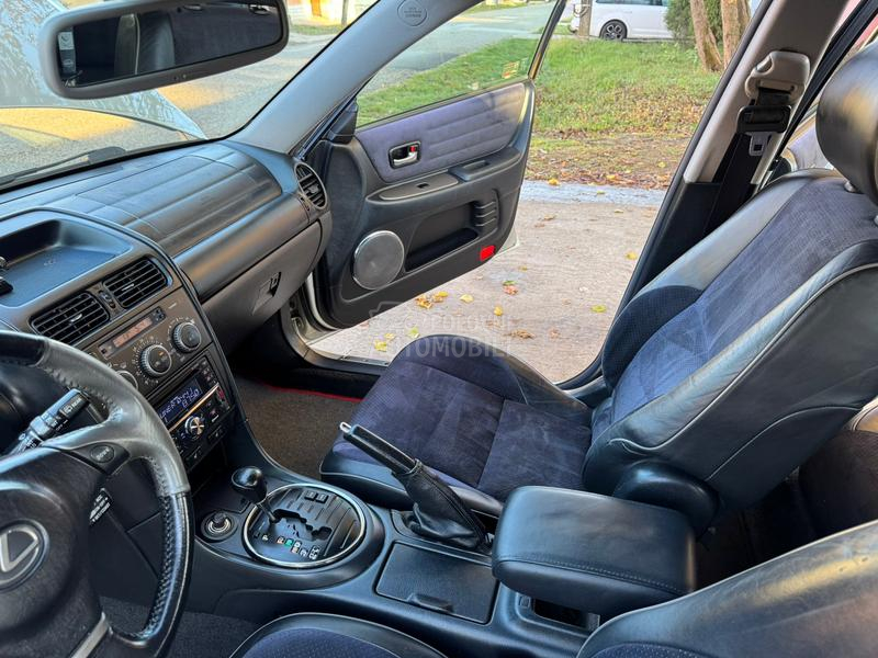 Lexus IS 300 SportCross 2JZ-GE