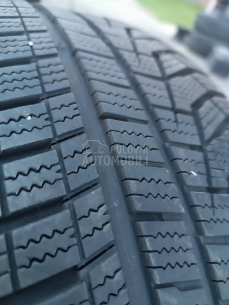 Hankook 225/50 R17 Zimska