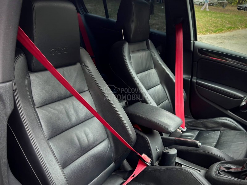 Volkswagen Golf 6 GTI DSG DCC ŠIB 2.0