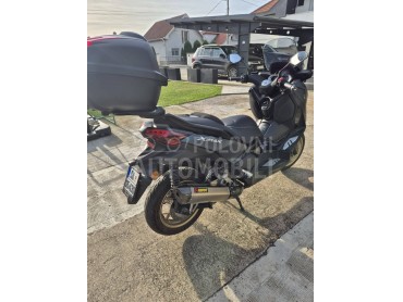 Yamaha X MAX TECH 300