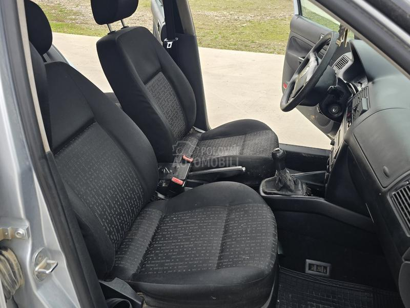 Volkswagen Golf 4 1.6 B
