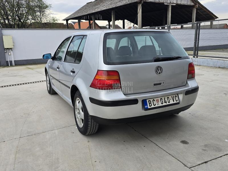 Volkswagen Golf 4 1.6 B