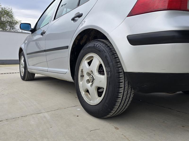 Volkswagen Golf 4 1.6 B