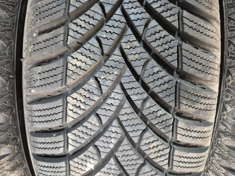Semperit 215/65 R17 Zimska
