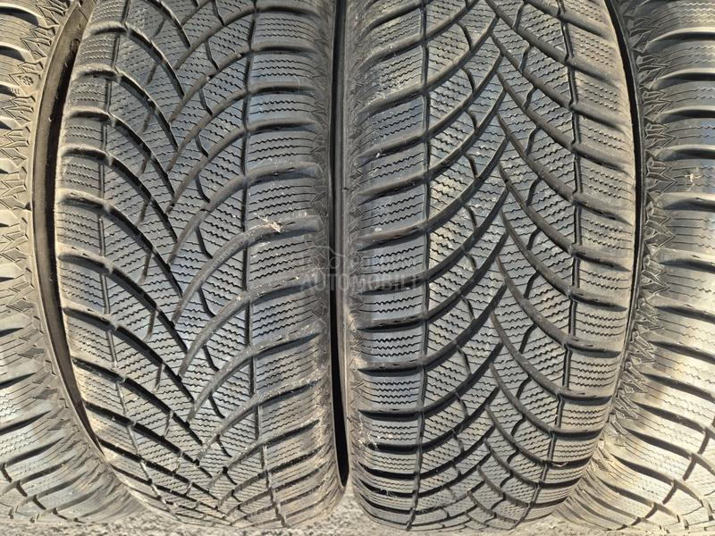 Semperit 215/65 R17 Zimska