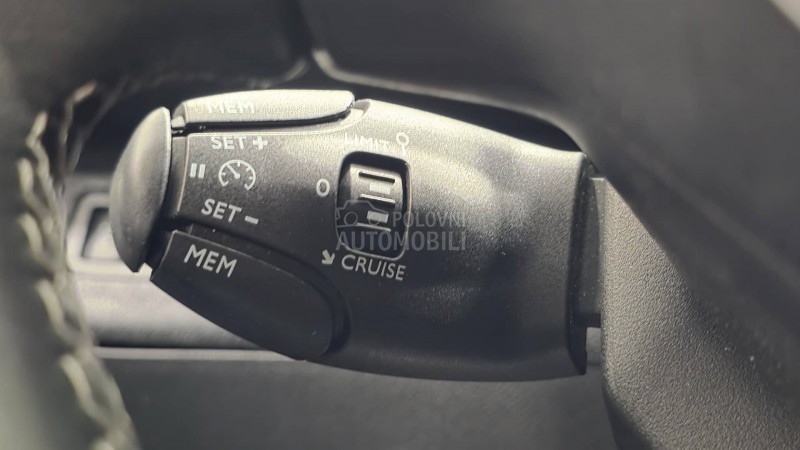 Peugeot 3008 1.2i Executive