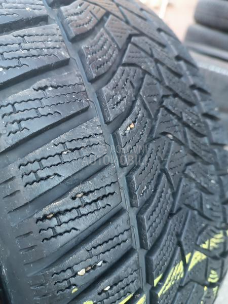 Dunlop 235/45 R18 Zimska