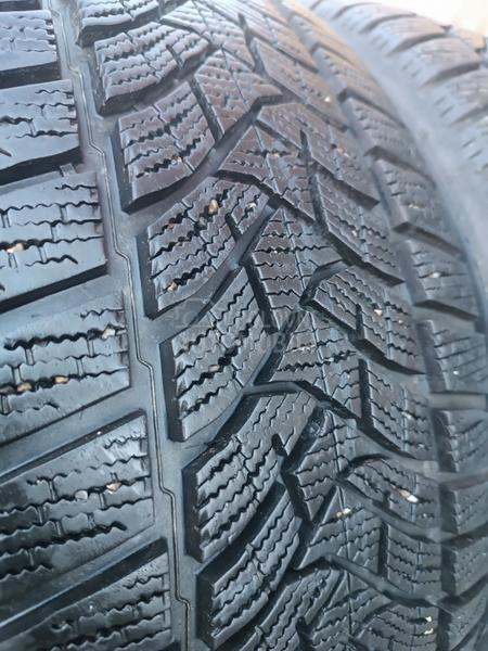 Dunlop 235/45 R18 Zimska