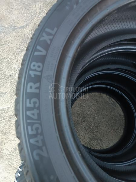 Semperit 245/45 R18 Zimska