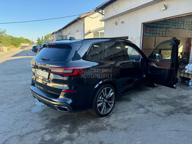 BMW X5 M50i