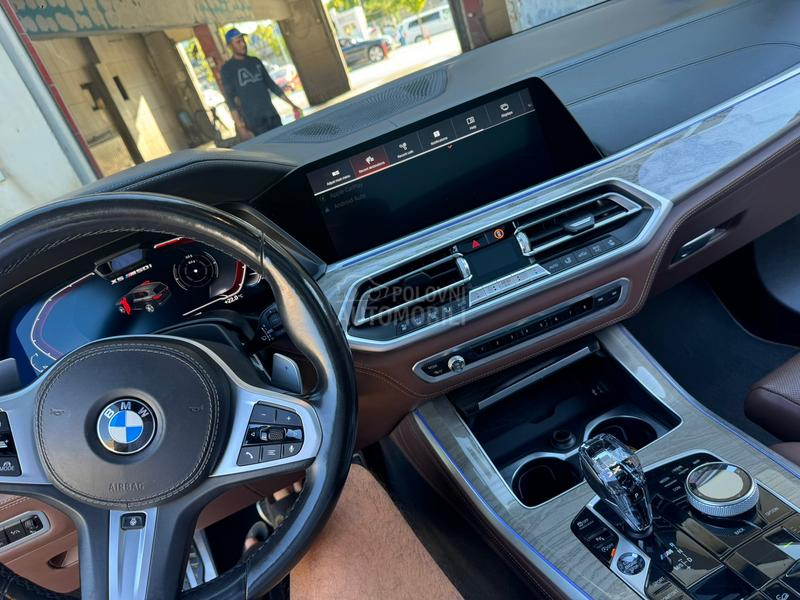 BMW X5 M50i