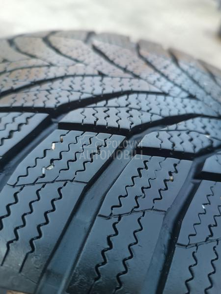 Nexen 235/45 R18 Zimska