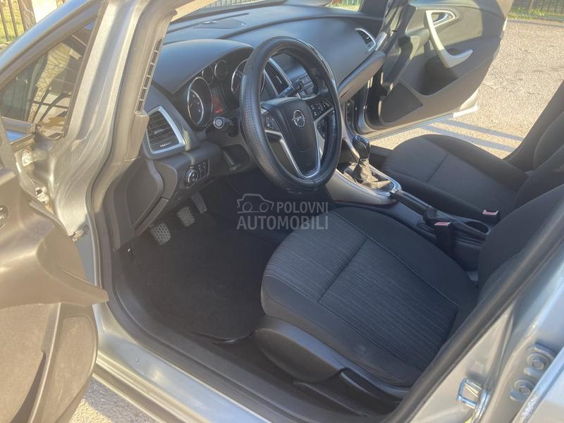 Opel Astra J 