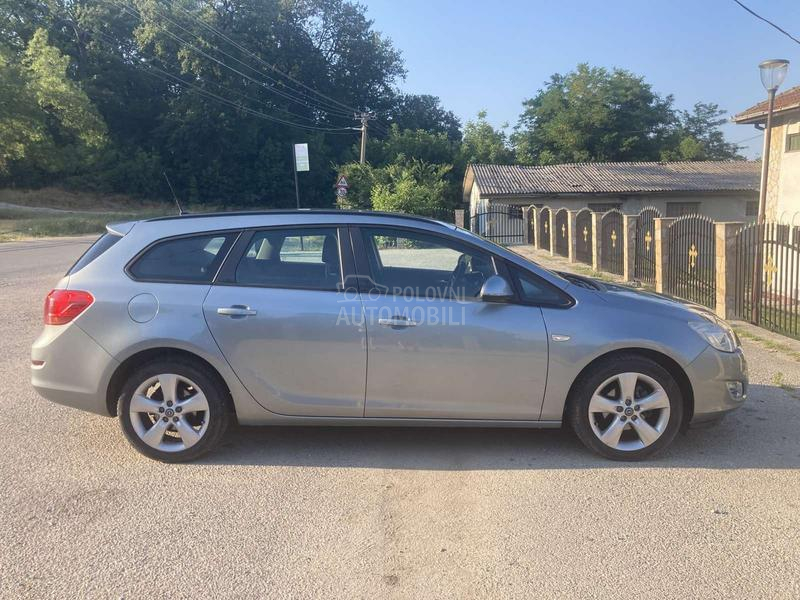 Opel Astra J 
