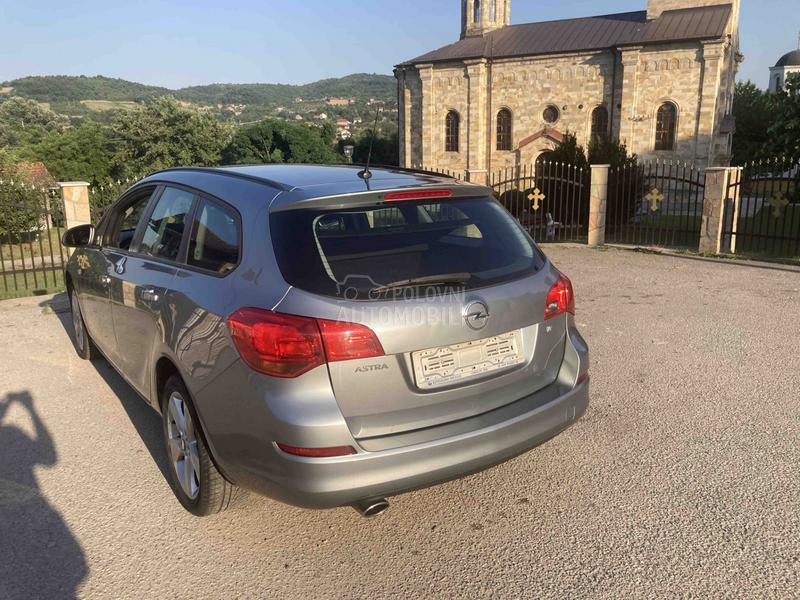 Opel Astra J 