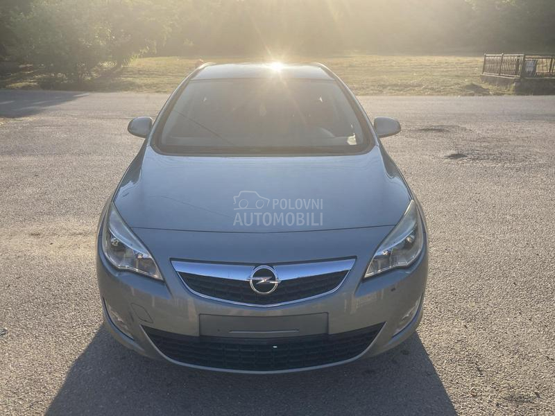 Opel Astra J 