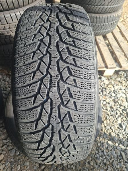 Nokian 215/55 R17 Zimska