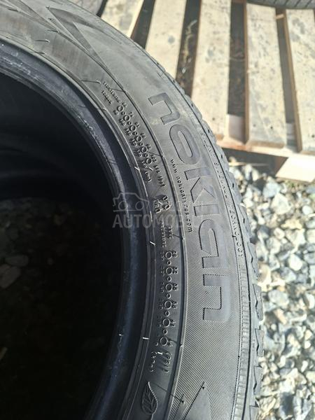 Nokian 215/55 R17 Zimska