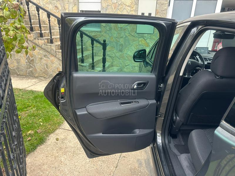 Peugeot 3008 1.6 HDI - AUT/PANO