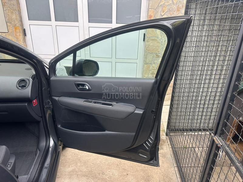 Peugeot 3008 1.6 HDI - AUT/PANO