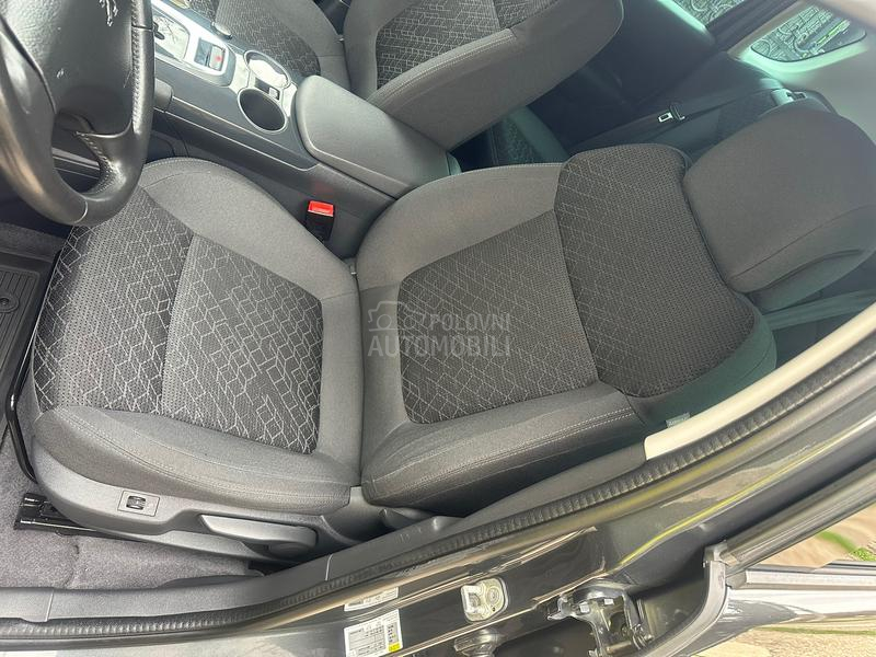 Peugeot 3008 1.6 HDI - AUT/PANO