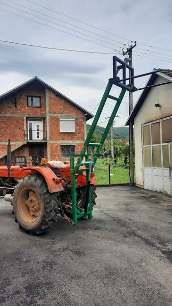 IMT utovarivac za rolo bale