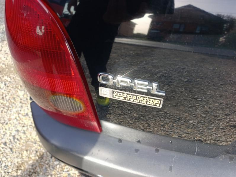 Opel Corsa C 1.0 b