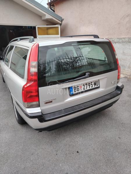 Volvo V70 