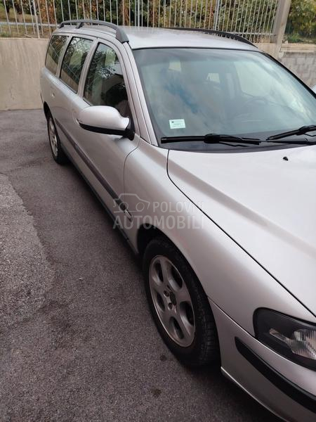 Volvo V70 