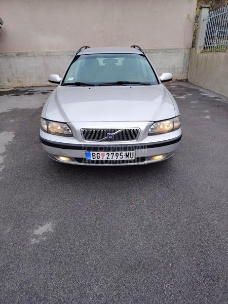 Volvo V70 