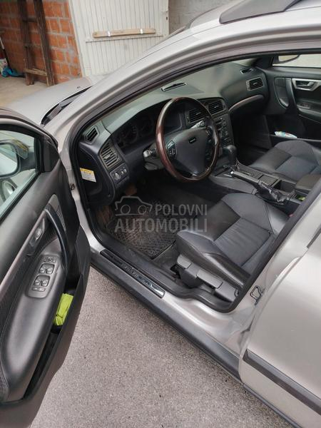 Volvo V70 
