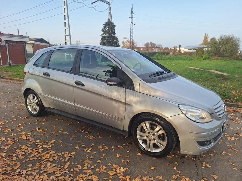 Mercedes Benz B 180 